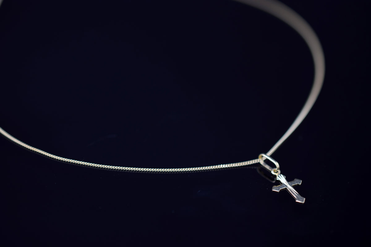 Halskette mit Kreuzanhänger - 333er Gelbgold