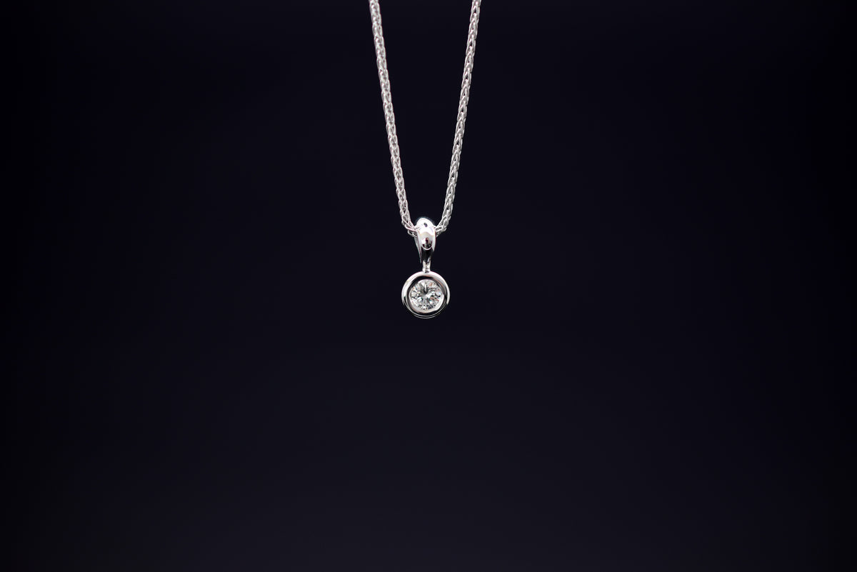Halskette mit Diamantanhänger - 585er Weißgold - ca. 0.09 ct. | Mercarus