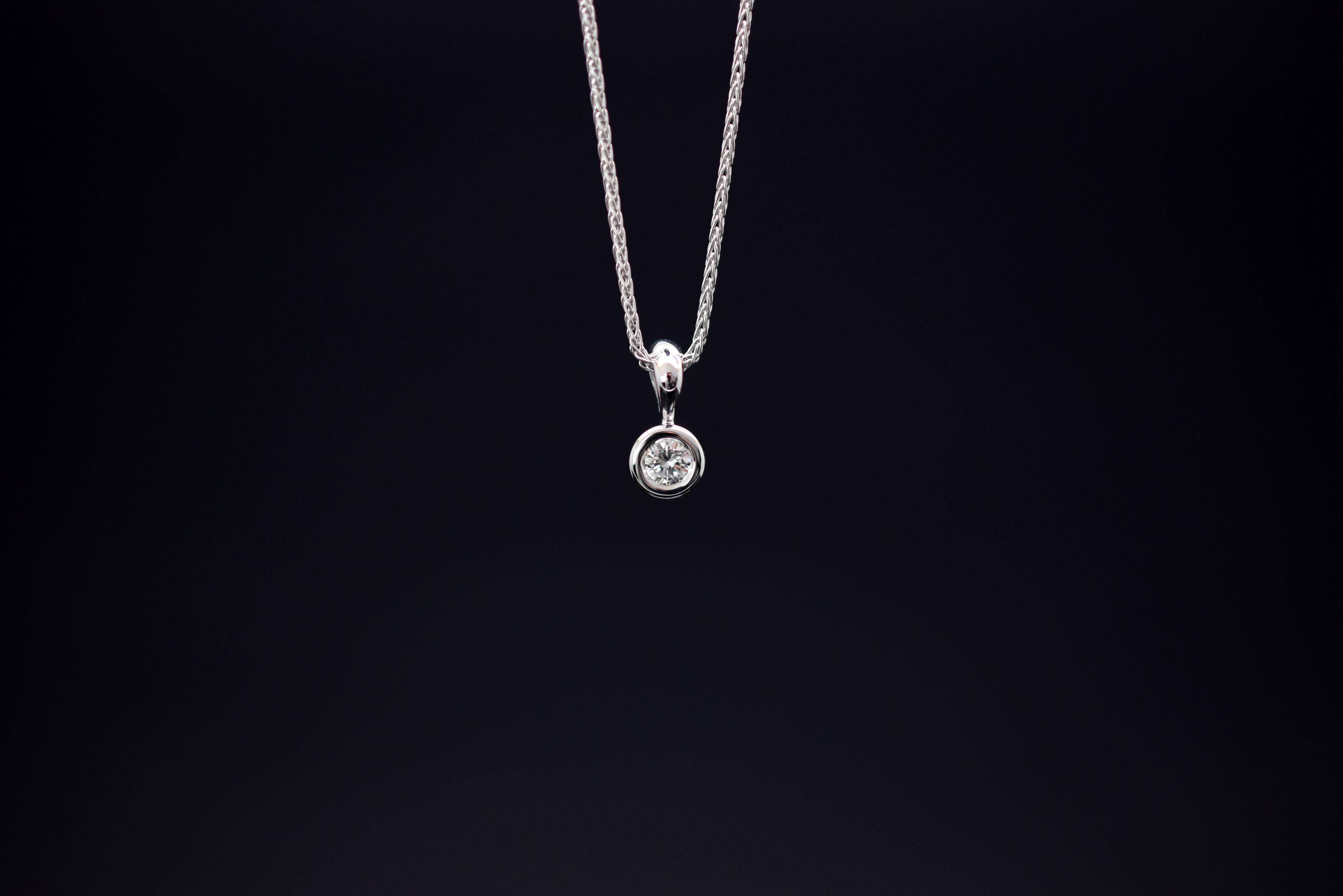 Halskette mit Diamantanhänger - Mercarus ca. Weißgold - | 0.09 585er ct