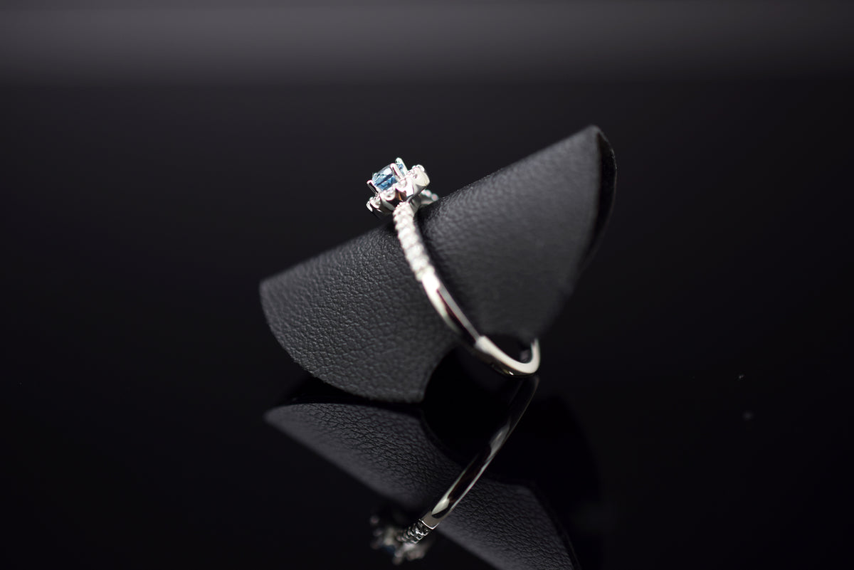 Bella Luce Diamanting mit einem Aquamarin aus 585er Weißgold - Ringgröße 54