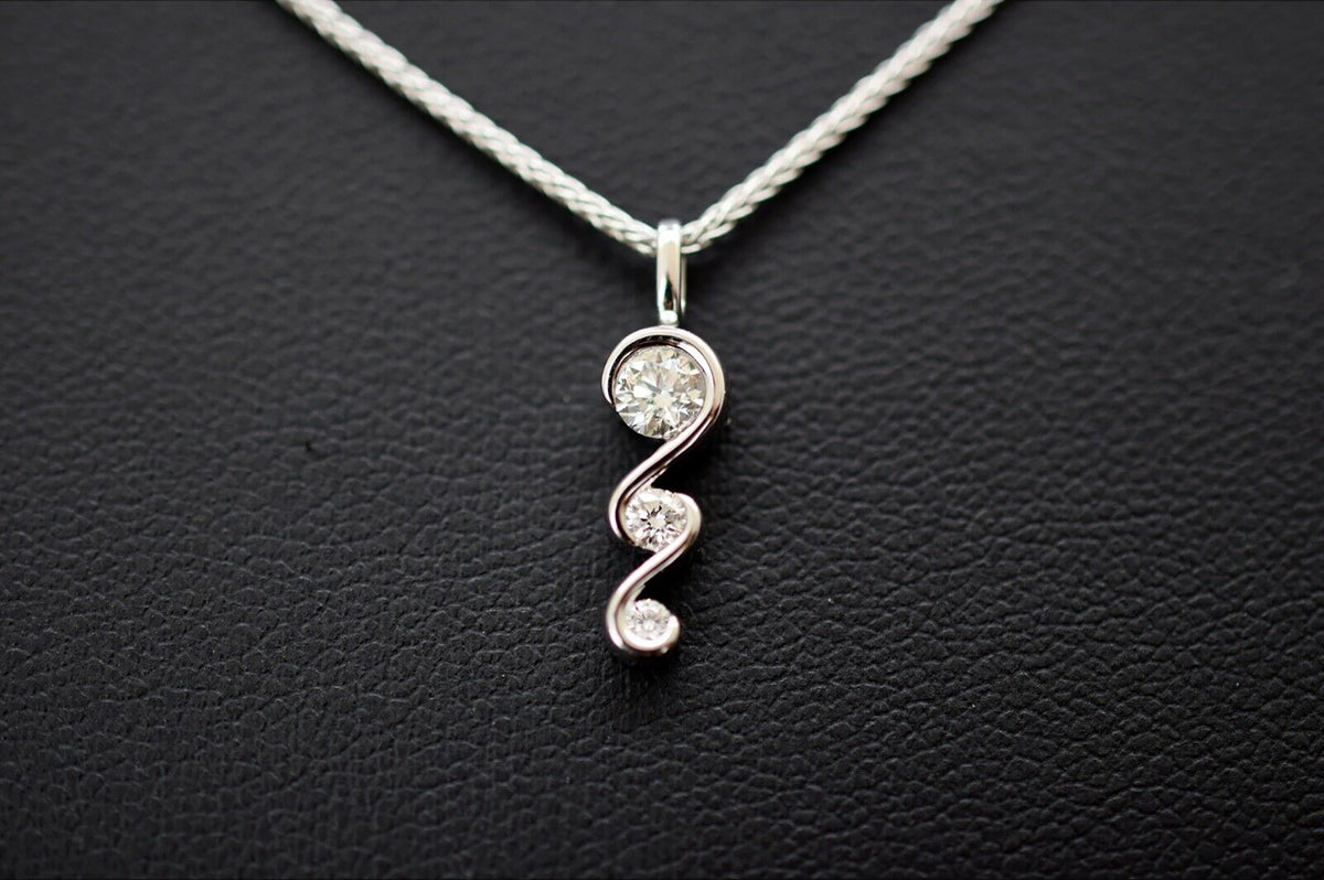 Bella Luce Halskette mit Diamantanhänger - 585er Weißgold