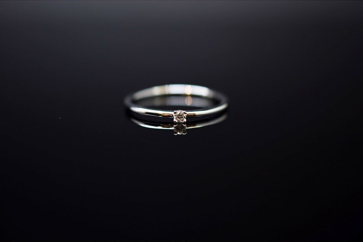 Solitär Verlobungsring aus 585er Weißgold - ca. 0.04 ct. - Ringgröße 56