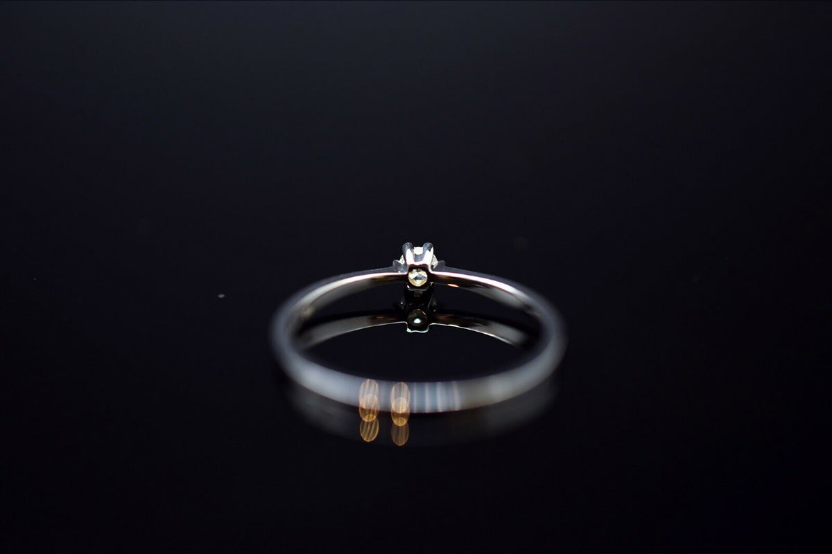 Solitär Verlobungsring aus 585er Weißgold - ca. 0.09 ct. - Ringgröße 52