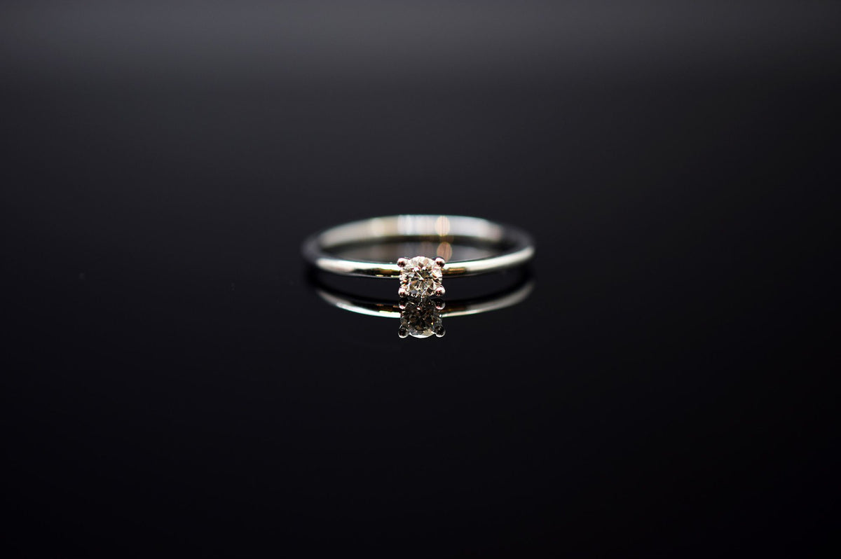 Solitär Verlobungsring aus 585er Weißgold - ca. 0.17 ct. - Ringgröße 56