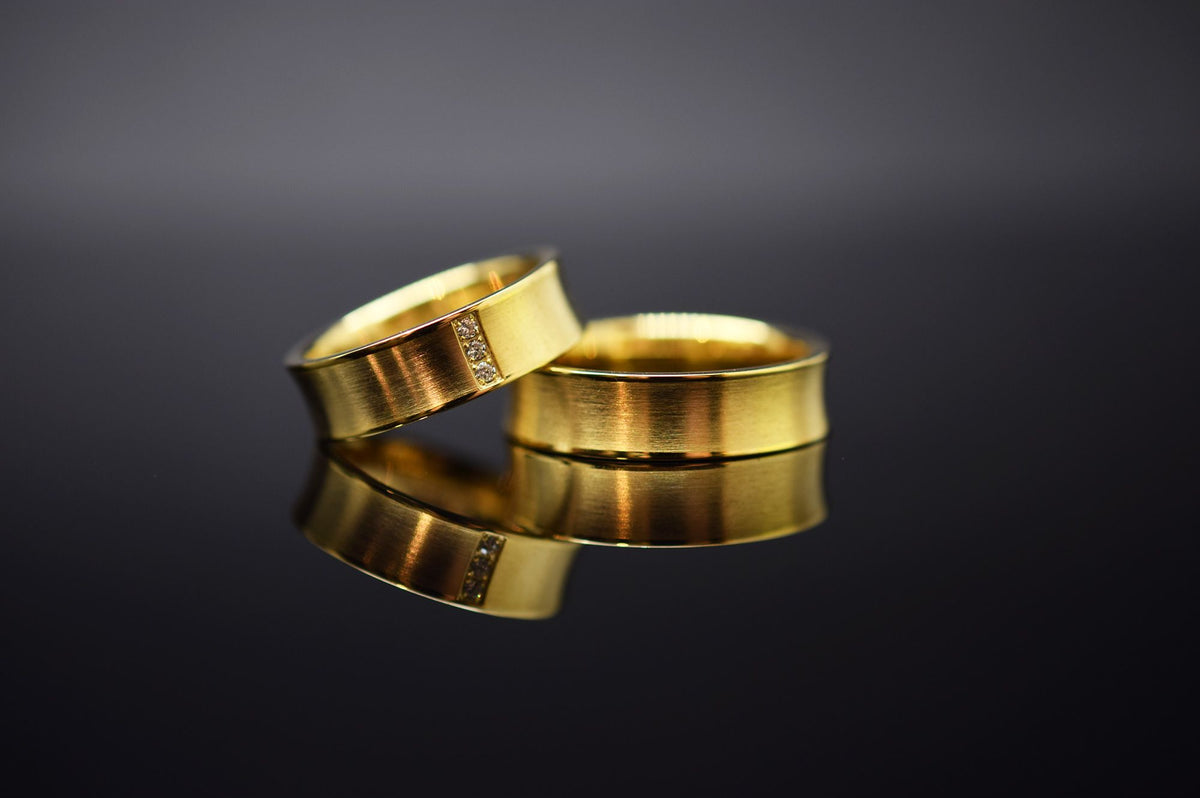 Trauringe - 585er Gelbgold - 0.0375 ct. Diamanten - Modell M002