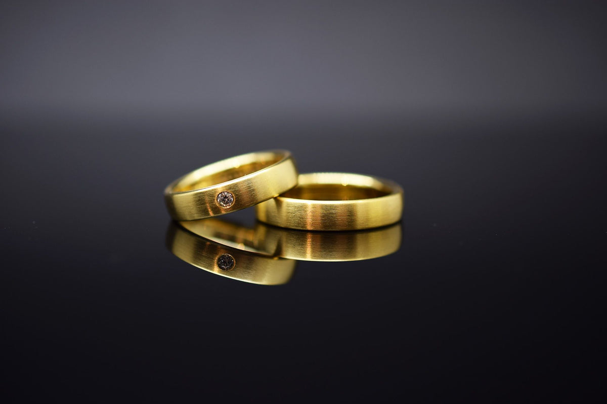 Trauringe - 585er Gelbgold - 0.04 ct. Diamant - Modell M019