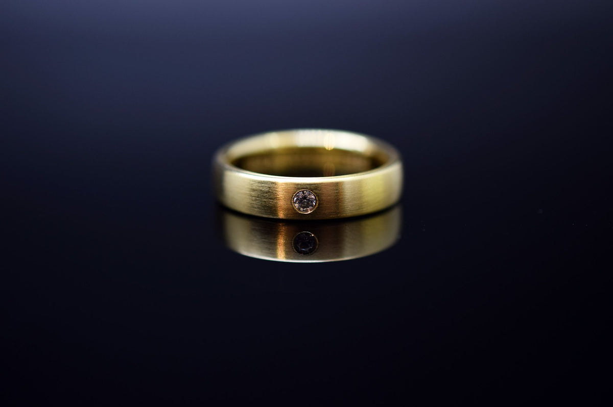 Trauringe - 585er Gelbgold - 0.04 ct. Diamant - Modell M019