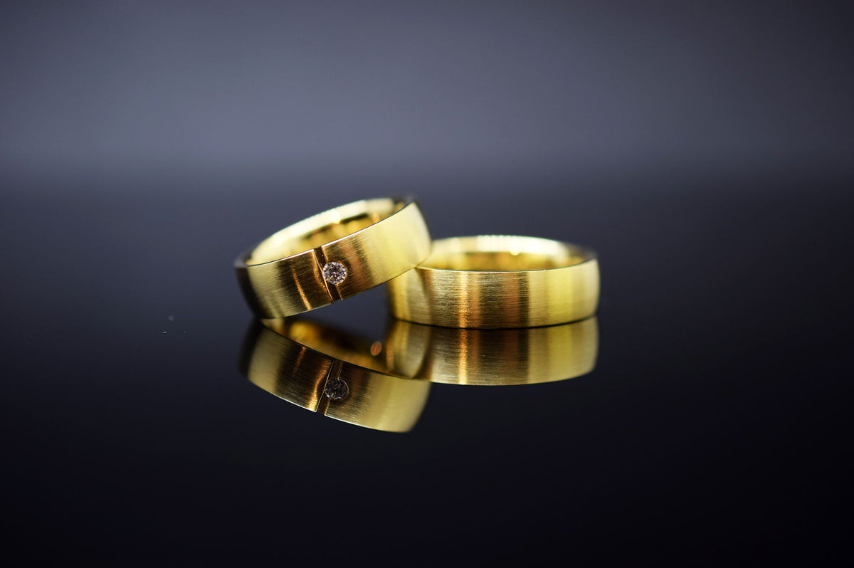 Trauringe - 585er Gelbgold - 0.06 ct. Diamant - Modell M003