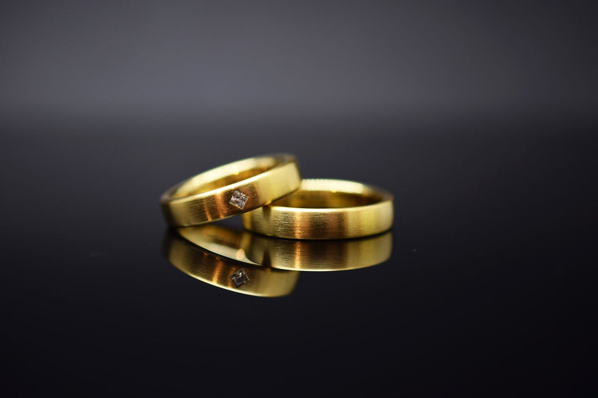 Trauringe - 585er Gelbgold - 0.07 ct. Diamant - Modell M018