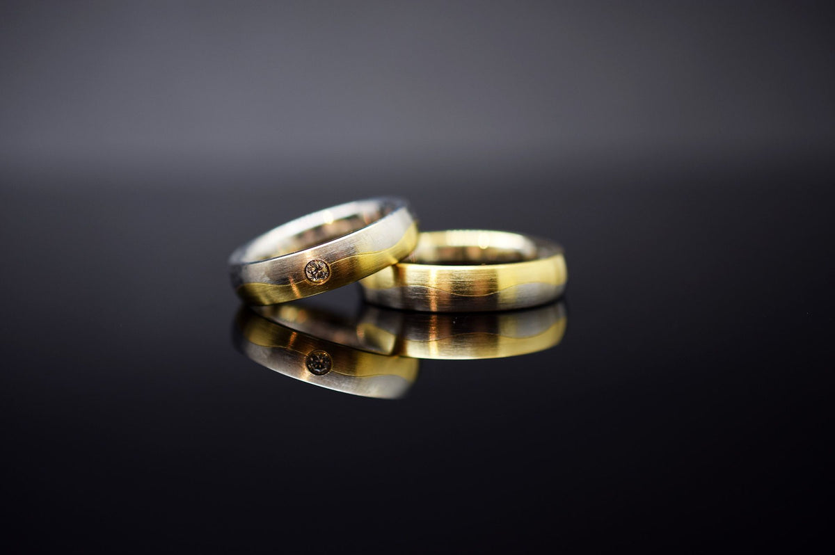 Trauringe - 585er Weiß- und Gelbgold - 0.06 ct. Diamant - Modell M012