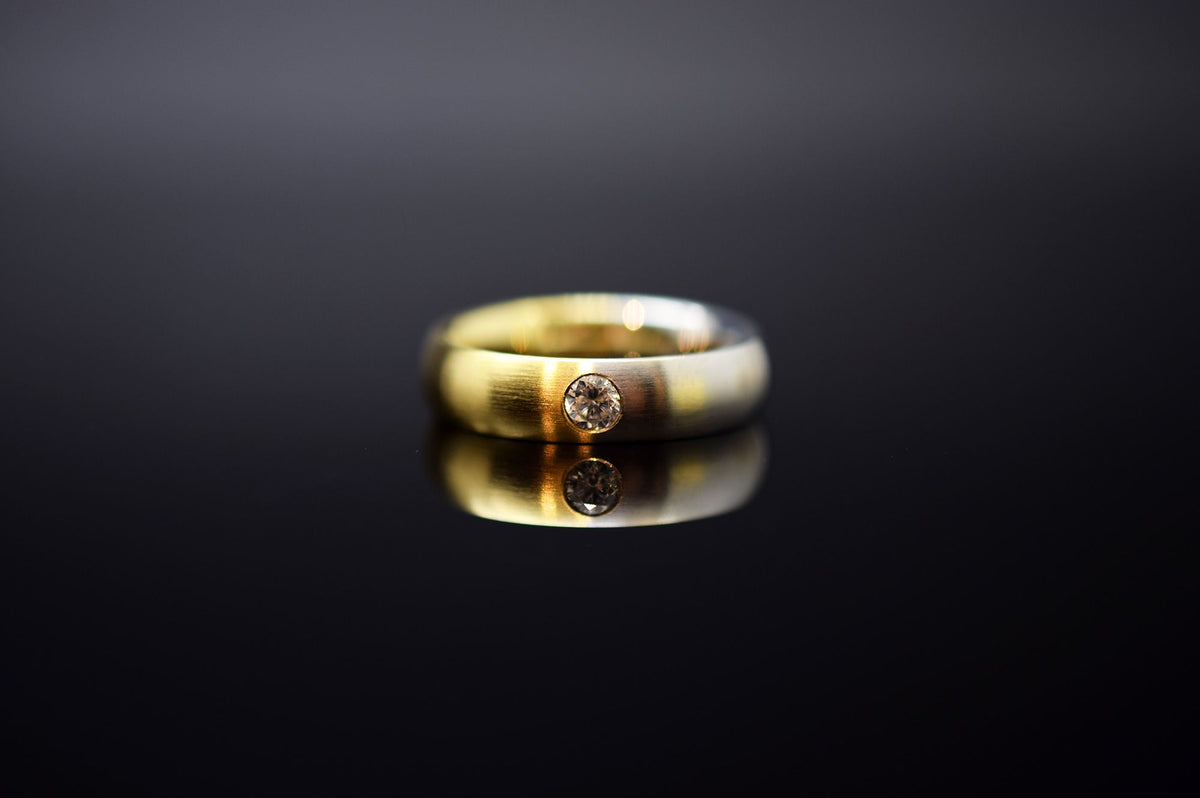 Trauringe - 585er Weiß- und Gelbgold - 0.12 ct. Diamant - Modell M011