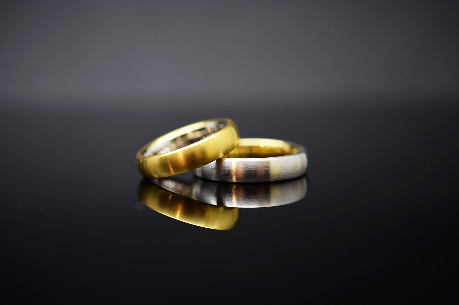 Trauringe - 585er Weiß- und Gelbgold - Modell M010