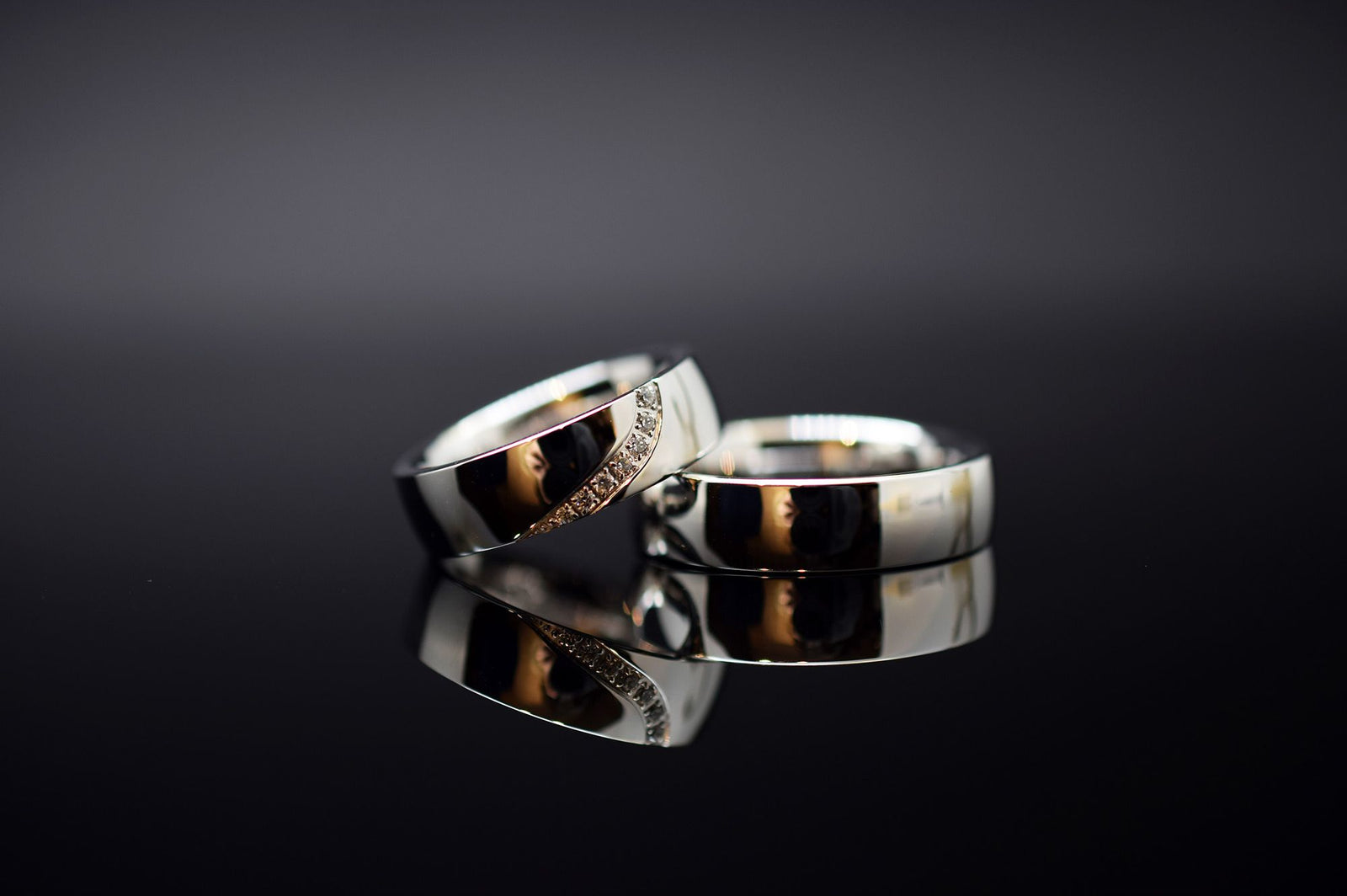 Trauringe - 585er Weißgold - 0.08 ct. Diamanten - Modell M001